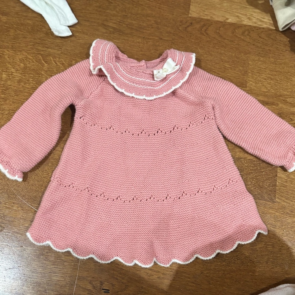 Pink sweater dress with tights - Picture 2 of 8